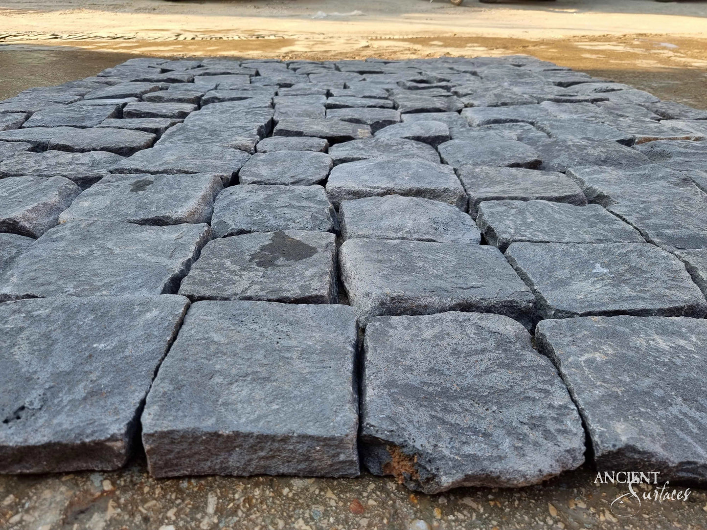 reclaimed_antique_cobble_stone_limestone_elegance_ancient_surfaces
